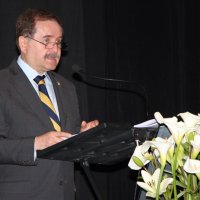 Arq. Marcos Mazari, Director de la Facultad de Arquitectura de la UNAM en las palabras inaugurales del Congreso en el  Teatro Carlos Lazo de la Facultad –sede del Congreso-.