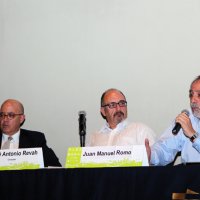 Plenaria 3: Visión empresarial de la producción de vivienda. De izquierda a derecha: Humberto Chávez, Director General New Space; José Antonio Revah, Consultor y Juan Manuel Romo, empresario.
