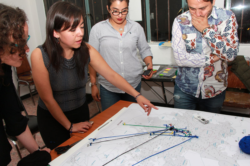 Participan jóvenes en la construcción de mapas narrativos del sismo