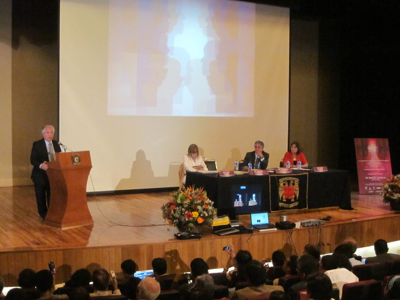 Conferencia Comunicación y Poder de Manuel Castells