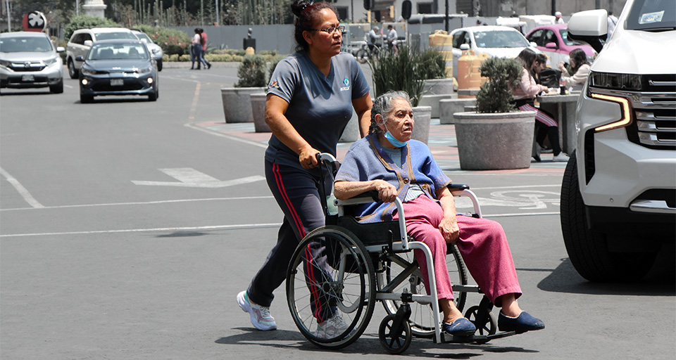 Fundamental construir ciudades amigables con la vejez en un contexto de envejecimiento poblacional y mayoritariamente de mujeres 