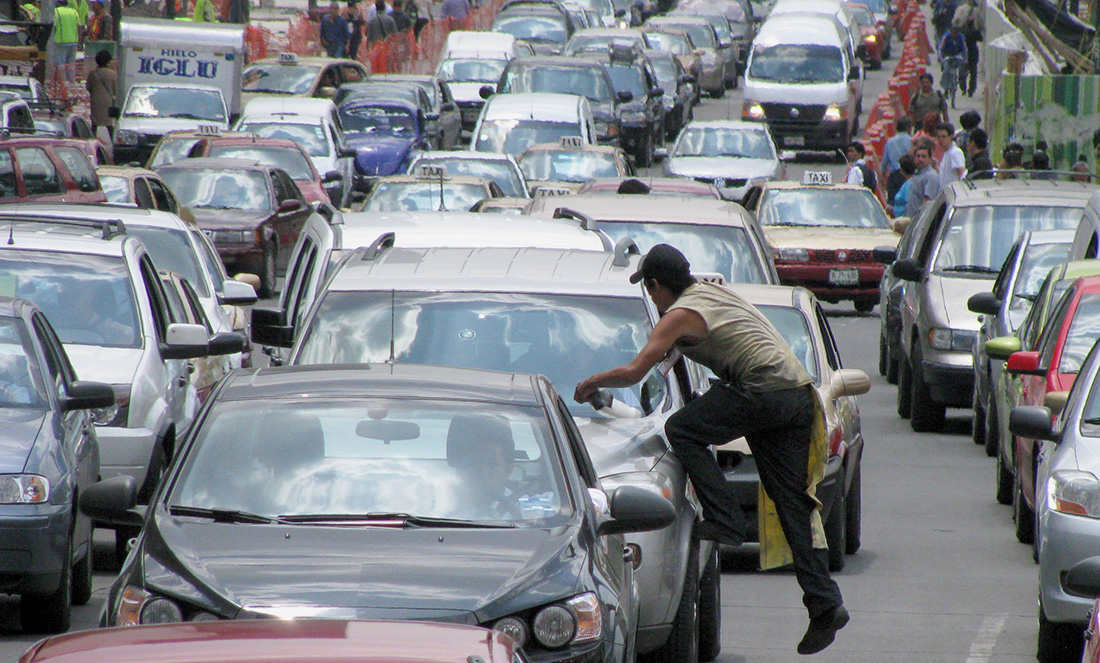 Expertos de la UNAM combinan modelos de microtráfico y simuladores vehiculares para medir las emisiones de los vehículos en el tráfico 