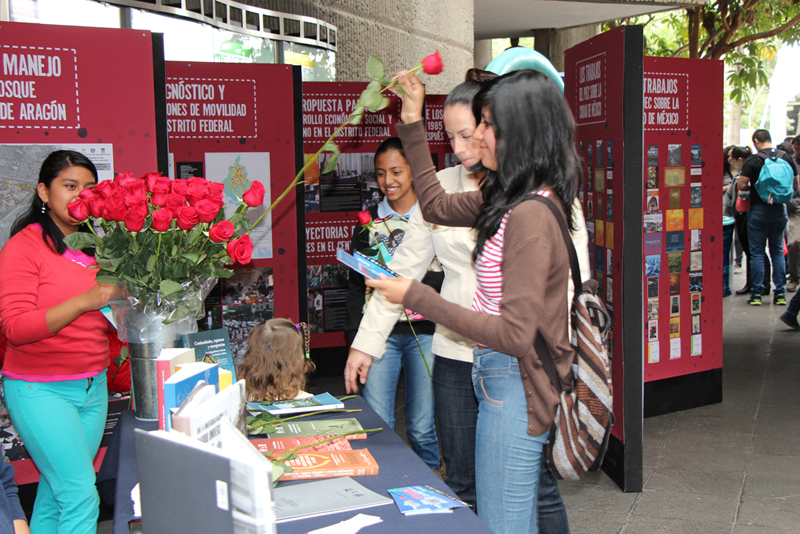 Exhibió el PUEC “Estudios sobre la Ciudad de México” en la Fiesta del Libro y la Rosa