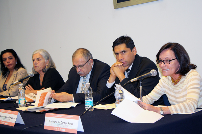 Presentacion del libro La coordinación intergubernamental en las políticas de superación de la pobreza urbana en México. El caso del Programa Hábitat